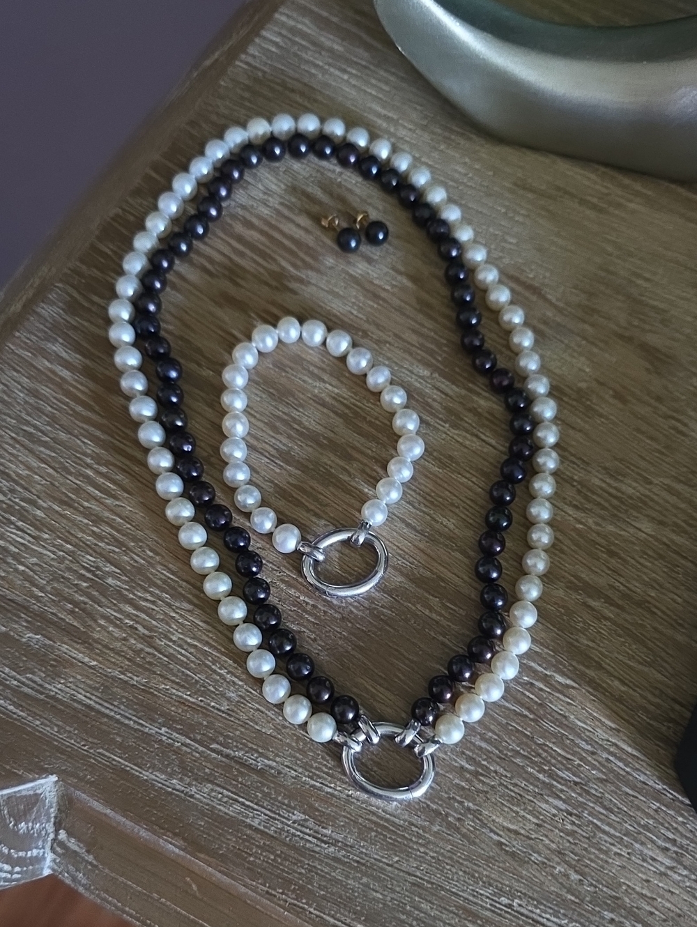Classic Two-Tone Pearl Necklace, Bracelet & Earrings Set - White and Dark Purple